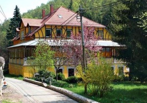 Art Nouveau Haven by the Mulde