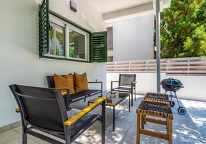 Arty Haven - Spacious 3-BR House in Larnaca