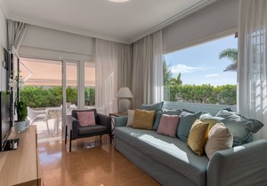 ASARA BEACH 1 apartment, direct access to the beach, private terrace.