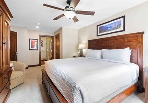 Ascent 207 - Two bedroom with mountain views