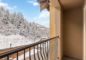 Ascent 415 - Amazing Top Floor Residence