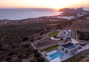 ASPALATHOS FALASSARNA VILLAS":LUXURY VILLA WITH VIEW IN