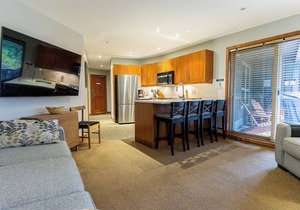 Aspen #112 Prime Ski-in Ski-out Location! Pool, Hot tubs, BBQ, sleeps 8
