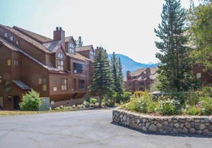 Aspen Creek #225 | Nearby Hiking, Shared Pool & Hot Tub, Close to Skiing!