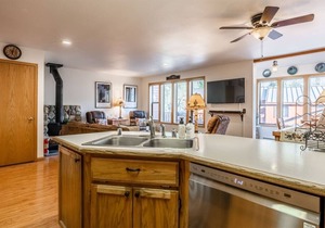 Aspen Meadows #2 Sun-Filled, 3 bedroom condo