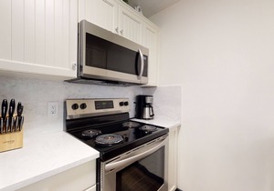 ASPENS 132 | Prime Ski-In/Out Location! | 2BDR Luxury Condo | Pool & Hot Tub