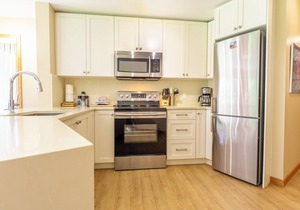 Aspens #252 Prime Ski-in Ski-out Location! Pool, Hot tubs, BBQ, sleeps 6