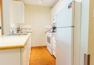 Aspens # 547 Prime Ski-in Ski-out Location! Top Floor Unit, Pool, Hot tubs, BBQ