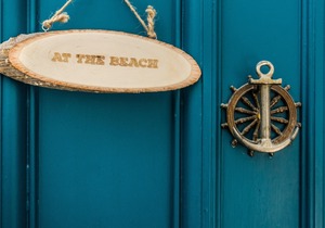 At the Beach is a stunning seaside holiday apartment, located right at the beach in North Berwick.