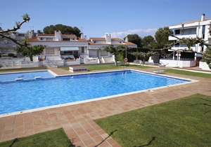 AT013 TORREMUNTS: Apartment with pool and sea views 350m from the beach