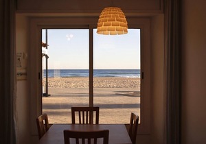 AT076 BAIX A MAR: Apartment in Baix a Mar on the seafront