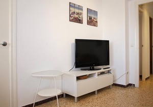 AT076 BAIX A MAR: Apartment in Baix a Mar on the seafront