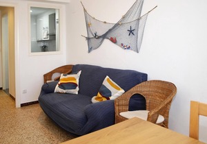 AT076 BAIX A MAR: Apartment in Baix a Mar on the seafront