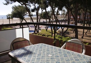 AT116 Els Pins, comunidad con piscina en 1ra línea de la playa