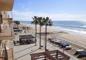 AT173 BAIX A MAR: 2 bedroom apartment on the seafront