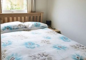 'ATARDECER' - Modern two-bedroomed chalet located on Rainbows End Park, Bacton.