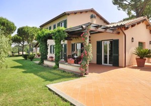Attractive and spacious villa with pool