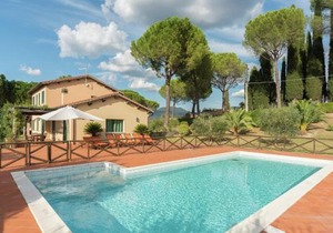 Attractive and spacious villa with pool