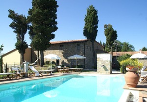 Attractive apartment in farmhouse with pool in beautiful surroundings