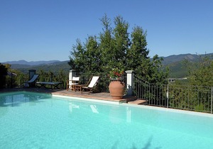 Attractive apartment in farmhouse with pool in beautiful surroundings