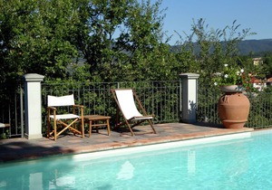 Attractive apartment in farmhouse with pool in beautiful surroundings