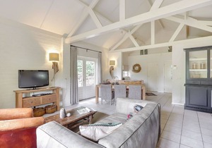 Attractive bungalow with a terrace at the Bedafse Bergen
