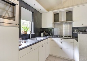 Attractive bungalow with a terrace at the Bedafse Bergen