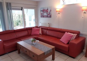 Attractive holiday home in Oostmahorn with garden
