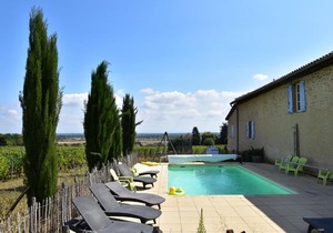 Attractive Mansion in Vinzelles with Swimming Pool