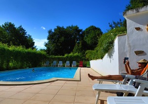 Au Calme Wooden cottages 2 to 4 persons a couple and 2 small children