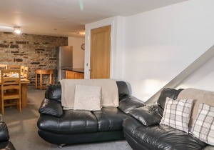 AUCKLAND COTTAGE, pet friendly, with pool in Wolsingham