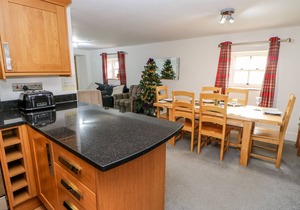 AUCKLAND COTTAGE, pet friendly, with pool in Wolsingham