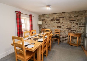 AUCKLAND COTTAGE, pet friendly, with pool in Wolsingham