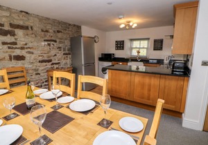 AUCKLAND COTTAGE, pet friendly, with pool in Wolsingham