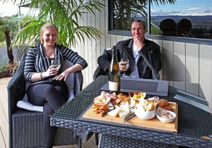 Auckland Country Cottages - Tui Cottage