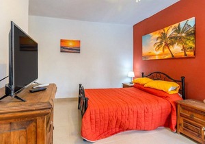 Authentic Casita 1 Block to the Beach and Malecon!