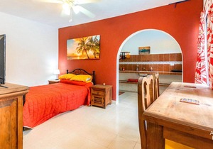 Authentic Casita 1 Block to the Beach and Malecon!