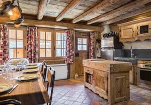 Authentic Chalet with Jacuzzi and Sauna, Near Ski Lift in Méribel