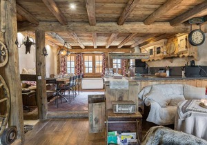 Authentic Chalet with Jacuzzi and Sauna, Near Ski Lift in Méribel