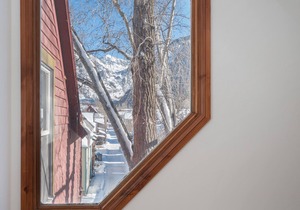 AUTUMN COLORS IN TELLURIDE! CHIC & CONVENIENT 2BR/2.5Bth condo-Creekside