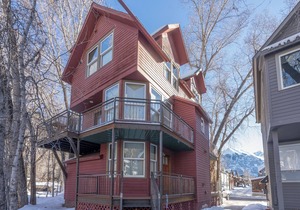 AUTUMN COLORS IN TELLURIDE! CHIC & CONVENIENT 2BR/2.5Bth condo-Creekside