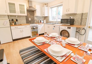 AVAELIE HOUSE, family friendly, with a garden in Hebden Bridge