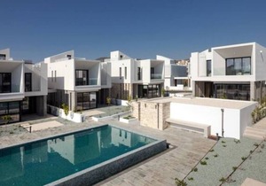 Avalon 1 Villa 9 3-Bedroom Villa with Communal Pool