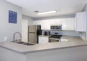 AVALON RESORT, 2/2 GROUND FLOOR, BEACH THEMED CONDO, HEATED POOL, CLOSE TO BEACH