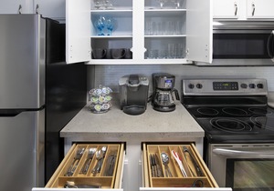 AVALON RESORT, 2/2 GROUND FLOOR, BEACH THEMED CONDO, HEATED POOL, CLOSE TO BEACH