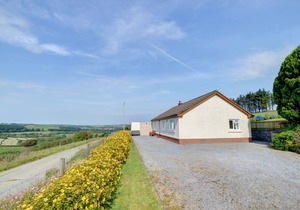 Awel y Grug - Three Bedroom House, Sleeps 5