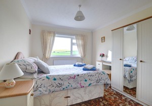 Awel y Grug - Three Bedroom House, Sleeps 5