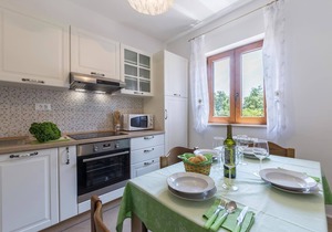 Awesome apartment in Kaldanija with WiFi
