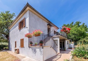 Awesome apartment in Kaldanija with WiFi