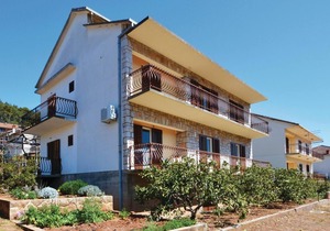 Awesome apartment in Jelsa with WiFi